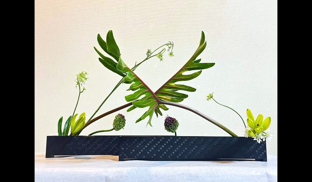 池坊 片岡いけばな教室 お稽古作品 タンチョウリーキを使った自由花